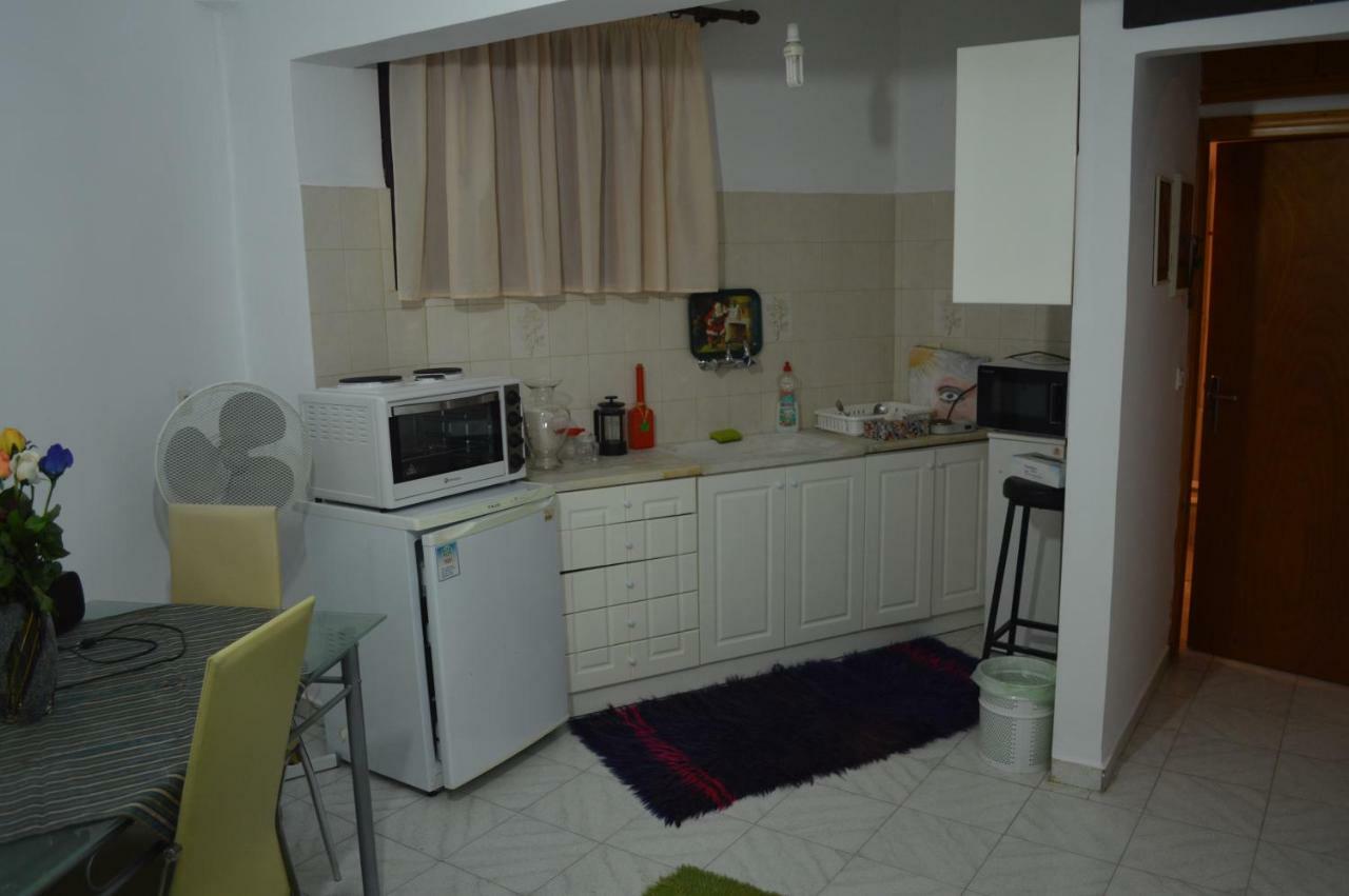 Apartment In The Center Of Aigio F Ngoại thất bức ảnh